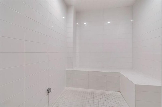 Building Photo - 730 N Ocean Blvd