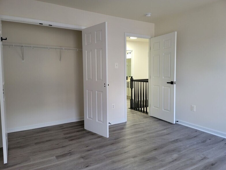 Building Photo - 1808 Whispering Meadow Ct