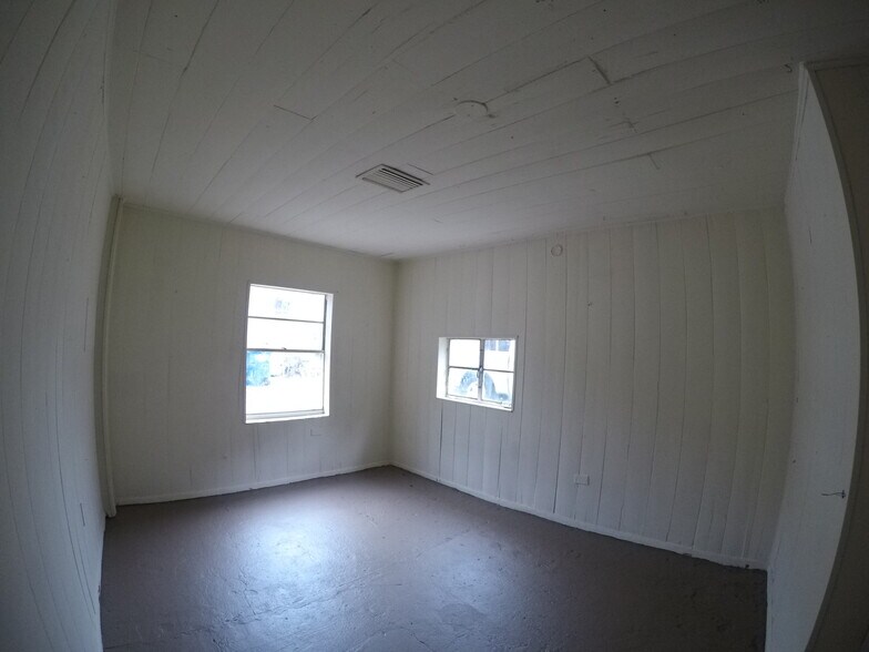 Building Photo - 505 1/2 E Virginia Ave