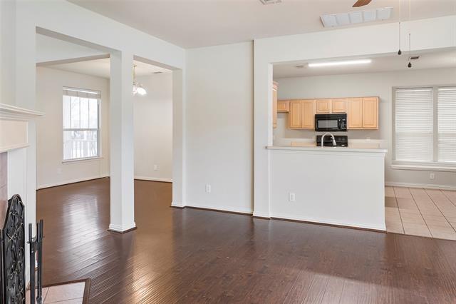 Building Photo - 10015 Pinecrest Dr