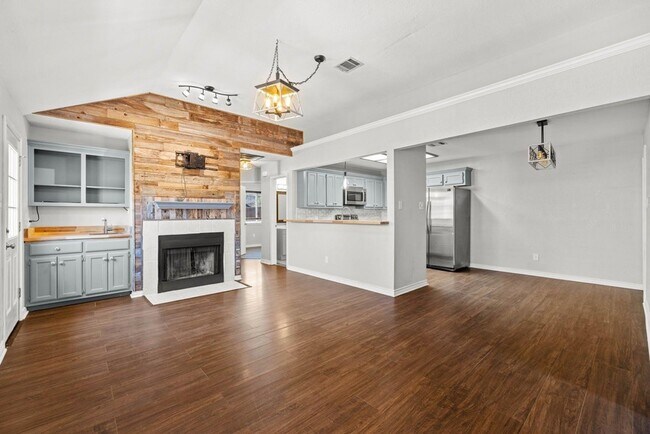 Building Photo - 820 Mica Ln
