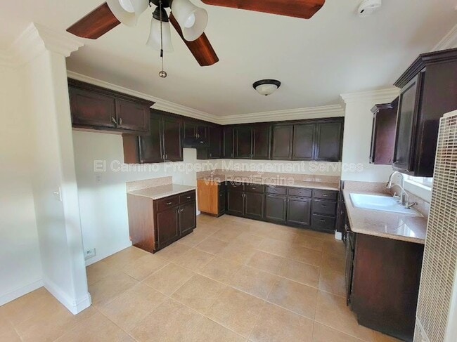 Primary Photo - 1424 E 59th St