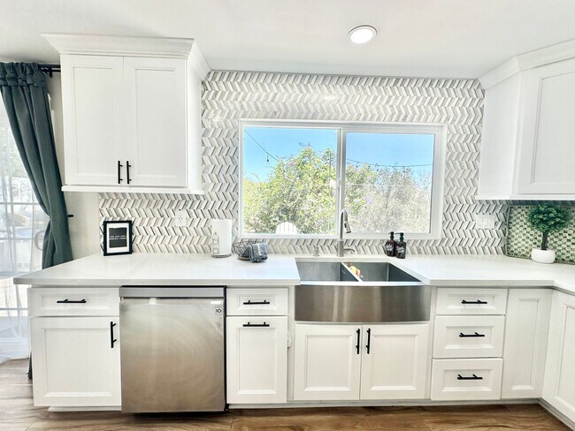 Building Photo - Breathtaking Custom Country Two-Story Home, Fully Remodeled & Beautifully Appointed on Private 20...