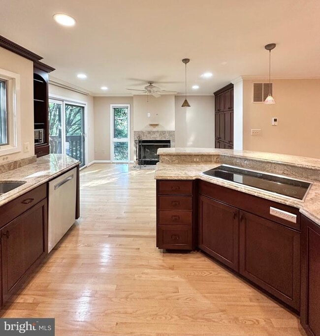 Building Photo - 2021 Lakebreeze Way