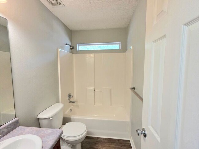 Building Photo - 6607 Woodbury Forest Dr