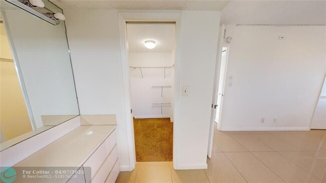 Building Photo - 3080 N Course Dr