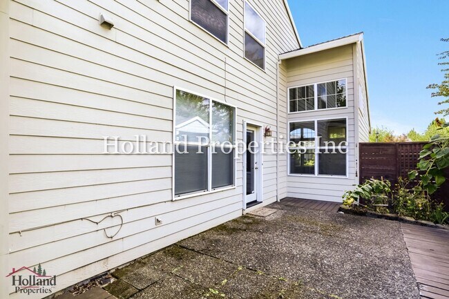Building Photo - 4914 NW Huserik Dr