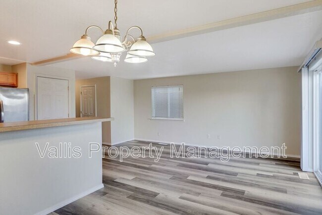 Building Photo - 4422 Remington Pl NE