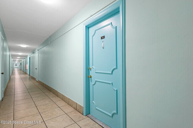 Building Photo - 223 Columbia Dr