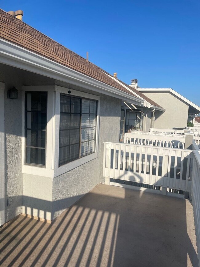 Building Photo - Sunshine and Seabreeze