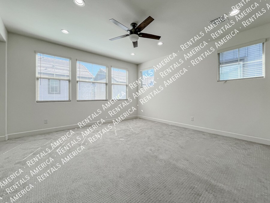 Building Photo - 657 W Browning Pl