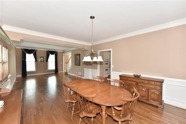 Building Photo - 735 Apsley Way