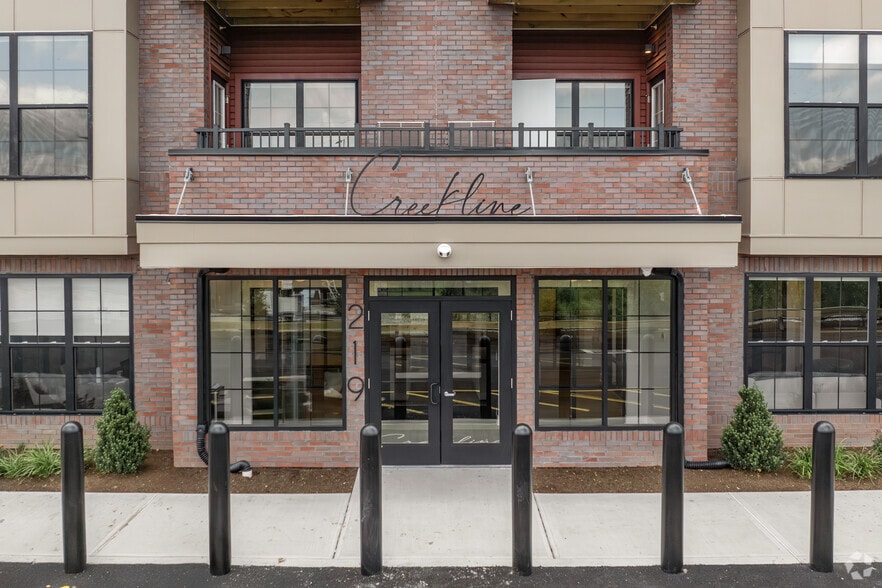 Front entrance of Creekline at Fairfield apartments in Fairfield, CT - Creekline at Fairfield