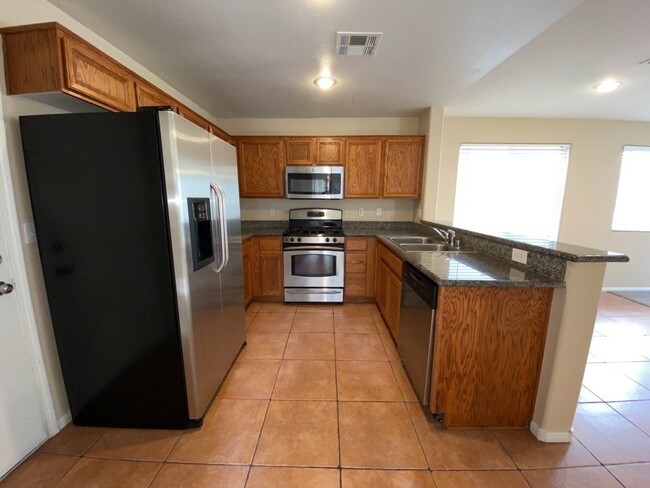 Building Photo - Stunning 3-bedroom, 2-bathroom rental