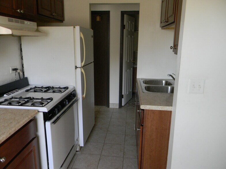 Building Photo - 331 Hawthorne Cir