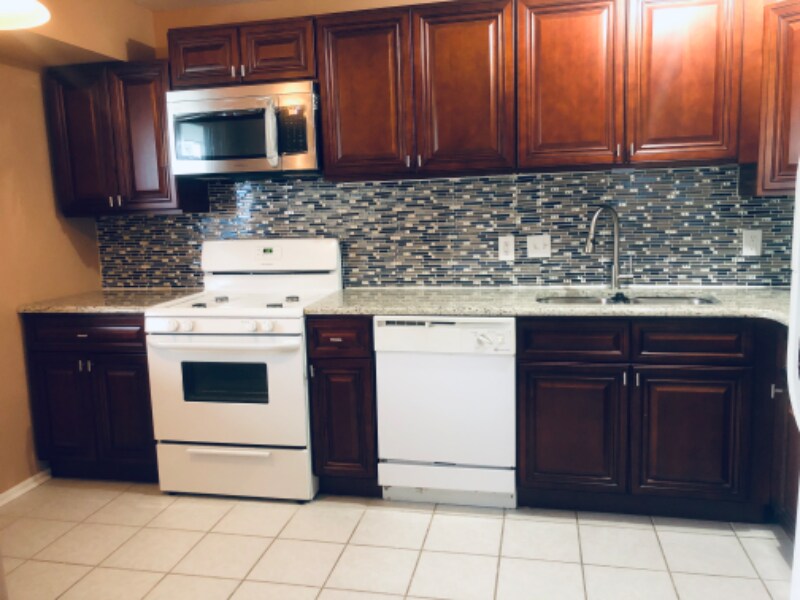 Building Photo - 2916 State Hill Rd