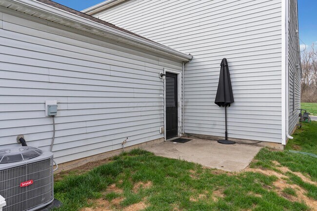 Building Photo - 2641 River Look Dr