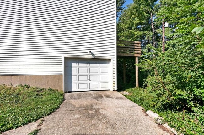 Building Photo - 110A Melanie Ln