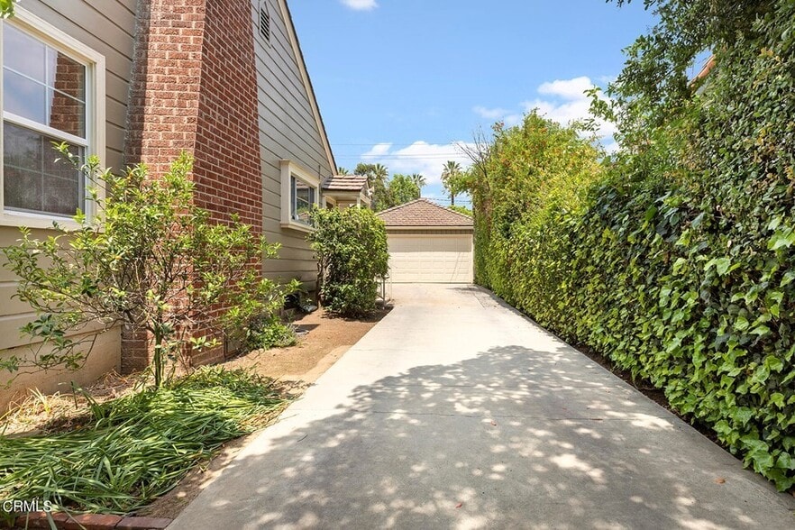 Driveway - 2963 Sheffield Rd