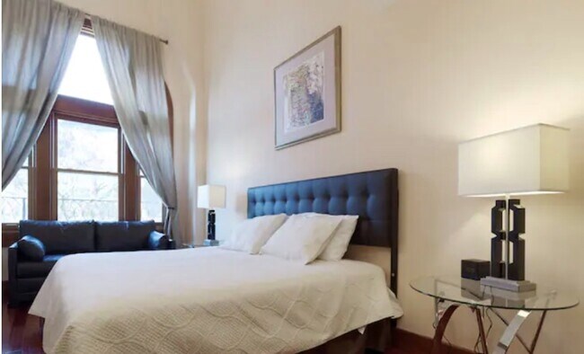 Building Photo - 2803 Ontario Rd NW