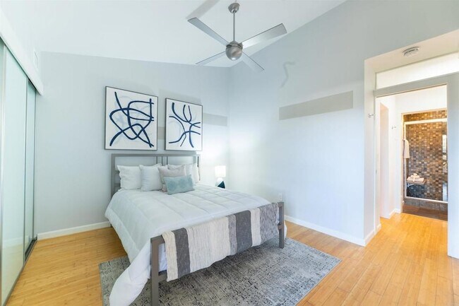 Building Photo - 1615 Hotel Cir S