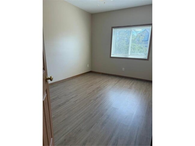 Building Photo - 6886 Meadow Grass Ln S