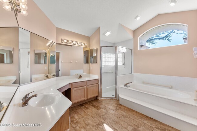 Building Photo - 537 Lake Victoria Cir