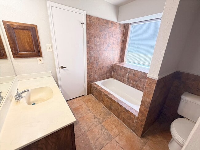 Building Photo - 7111 Feather Creek Dr