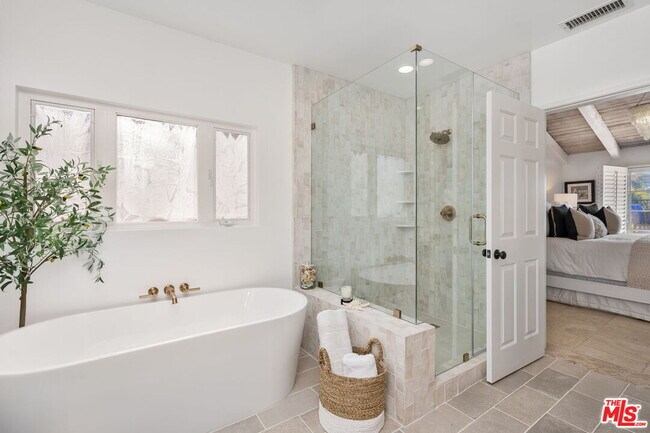 Building Photo - 213 Via Cordova