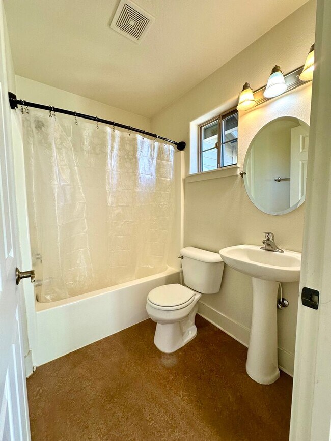 Building Photo - 1889 NW Monterey Pines Dr