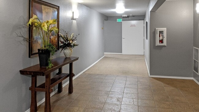 Common area, hallway - 15433 Country Club Dr
