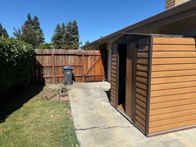 Building Photo - 1266 Hartford Cir