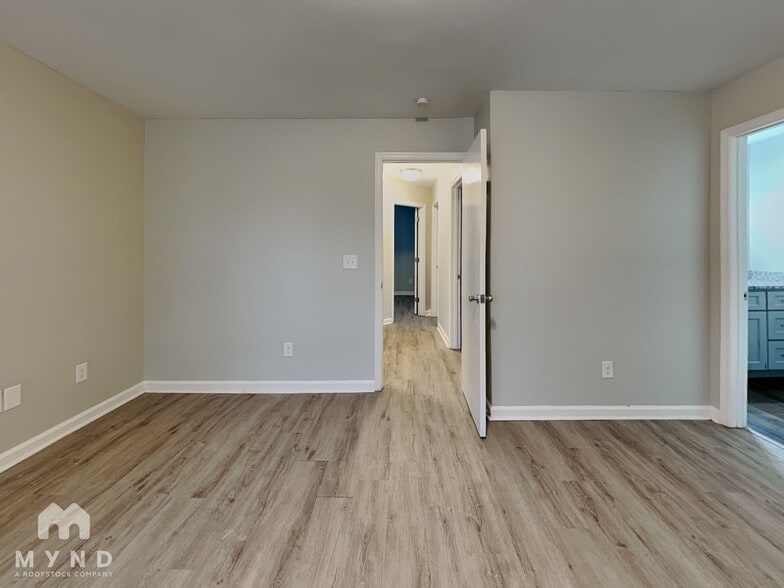 Building Photo - 5037 Huntingcreek Dr