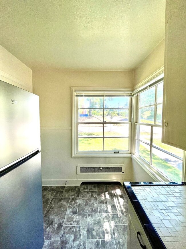 Building Photo - A good connection makes all the difference