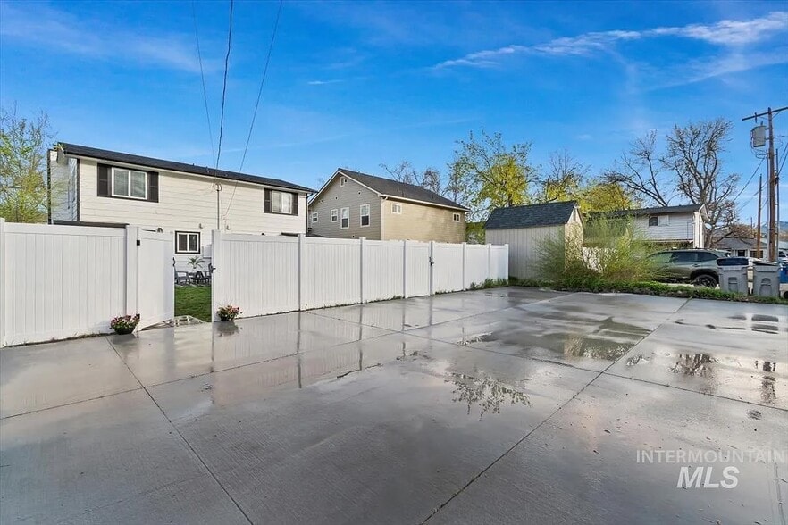 Building Photo - 916 N 32nd St