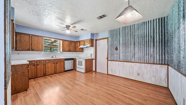 Building Photo - Welcome to quiet, country living with close proximity to MISD schools, and downtown Montgomery am...