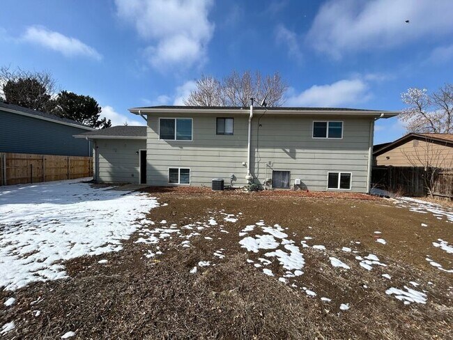 Building Photo - 6615 Brook Forest Dr