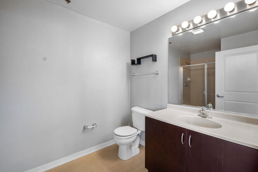 2nd full bathroom - 511 W Division St