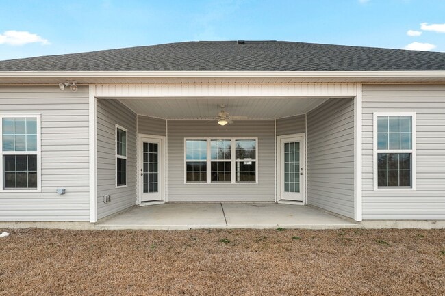 Building Photo - 505 E Black Water Ln