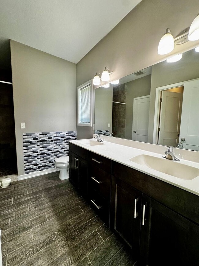 Building Photo - For Rent Beautiful 4 bedroom 3 bathroom 3 attached car garage!