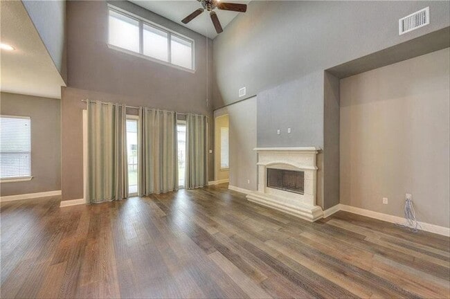 Building Photo - 203 Ancient Oak Way