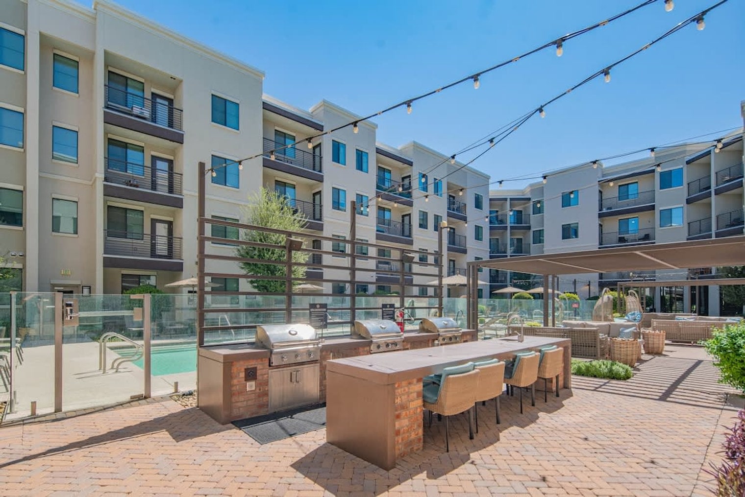 Building Photo - 777 E Stella Ln