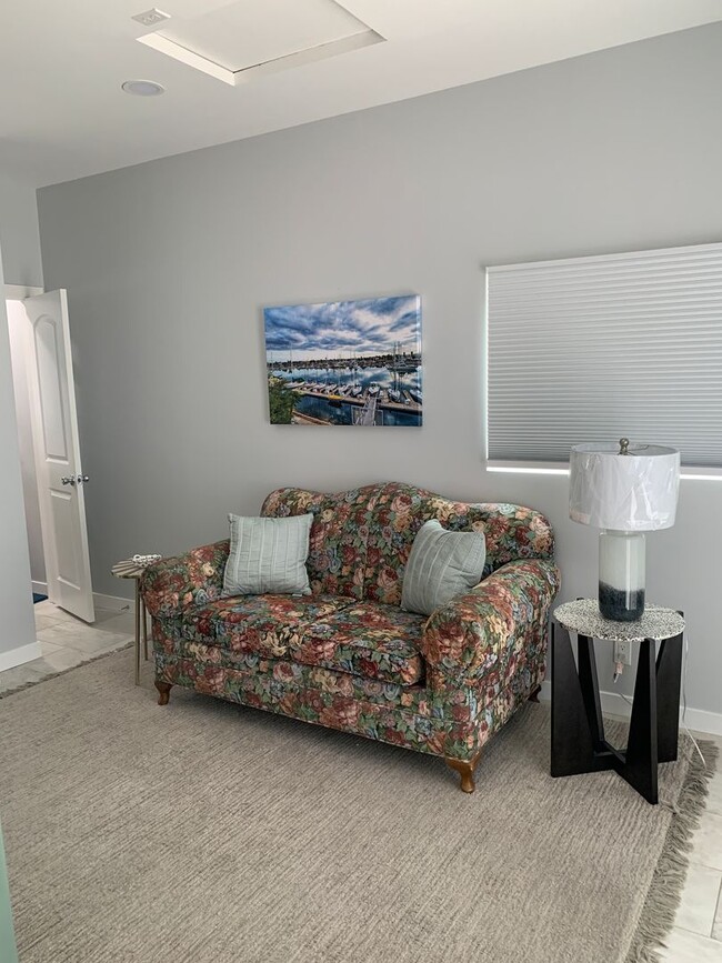 Building Photo - FURNISHED 2+ 2 Cottage - Downtown Ventura