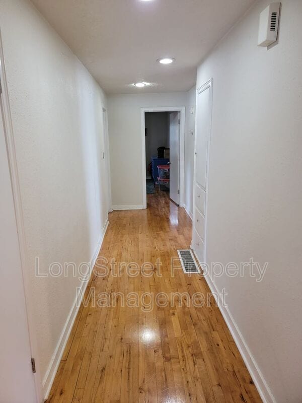 Building Photo - 943 NW 11th St