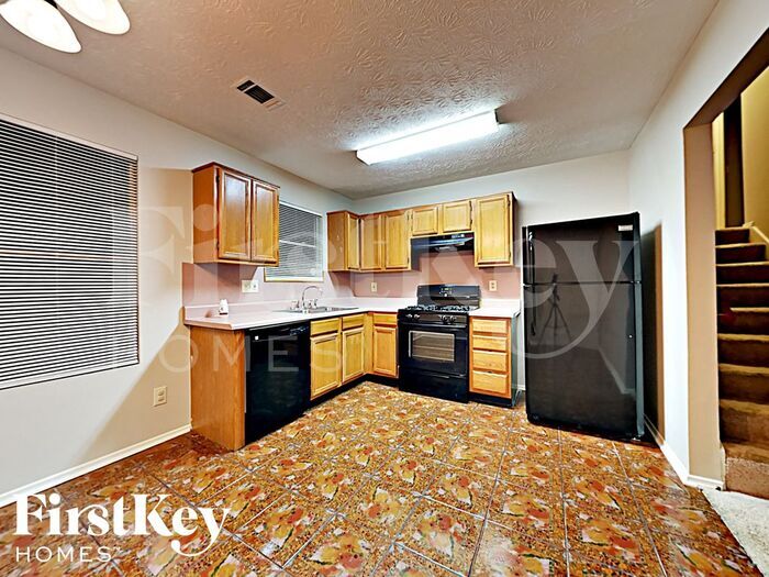 Building Photo - 1998 Glenwood Downs Dr