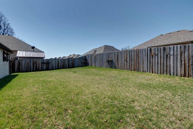 Building Photo - Republic Schools - Gorgeous 3 Bed 2 Bath 3 Car Garage For Rent!