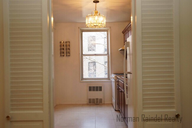 Building Photo - 1745 E 12th St