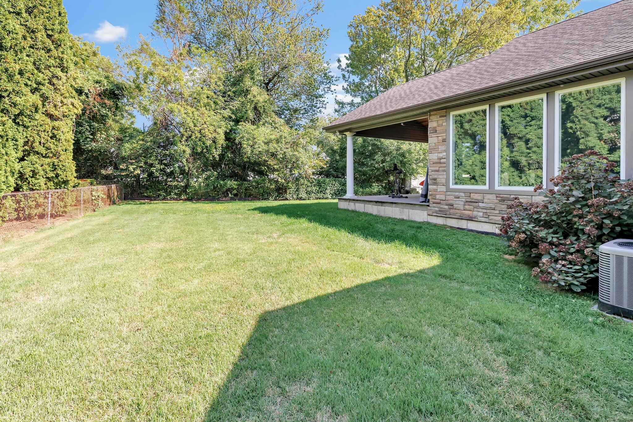 Building Photo - 26 Pearsall Pl