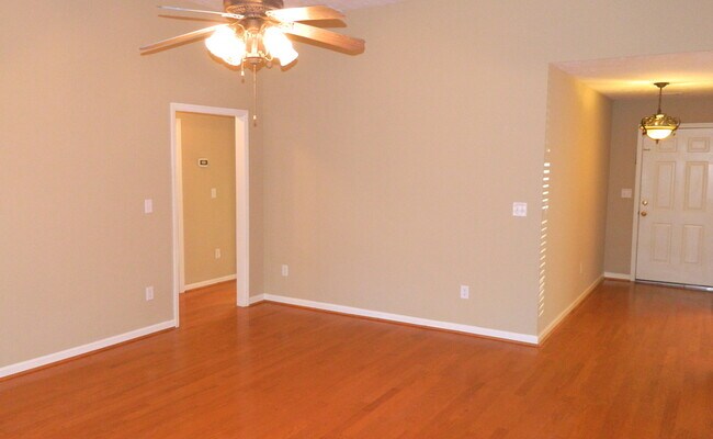 Building Photo - 1087 Waltons Pass