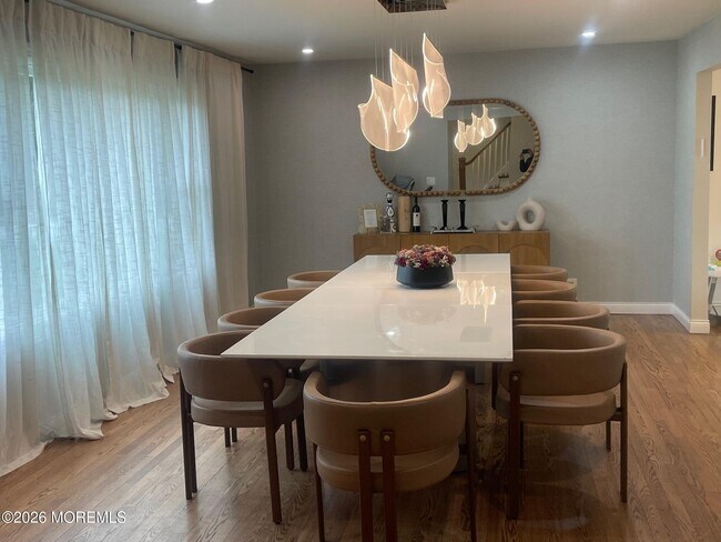 Building Photo - 81 Hollywood Ave